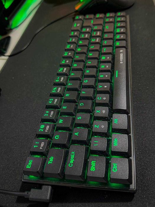 Caixa Gaming / Teclado mecânico RGB