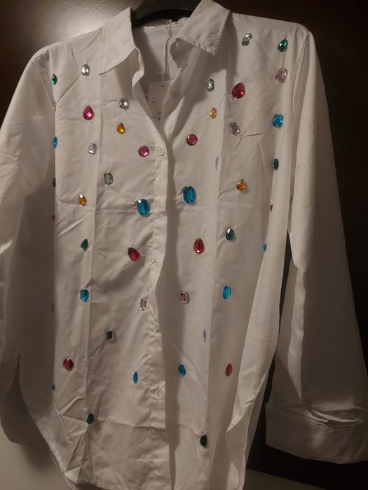Camisa com pedras
