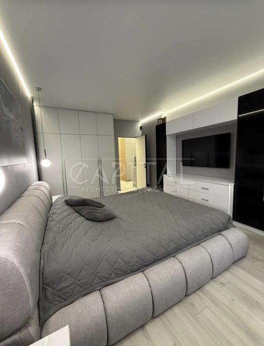 Продажа квартиры ул. Кадетский Гай, ЖК Медовый, Соломенский р-н