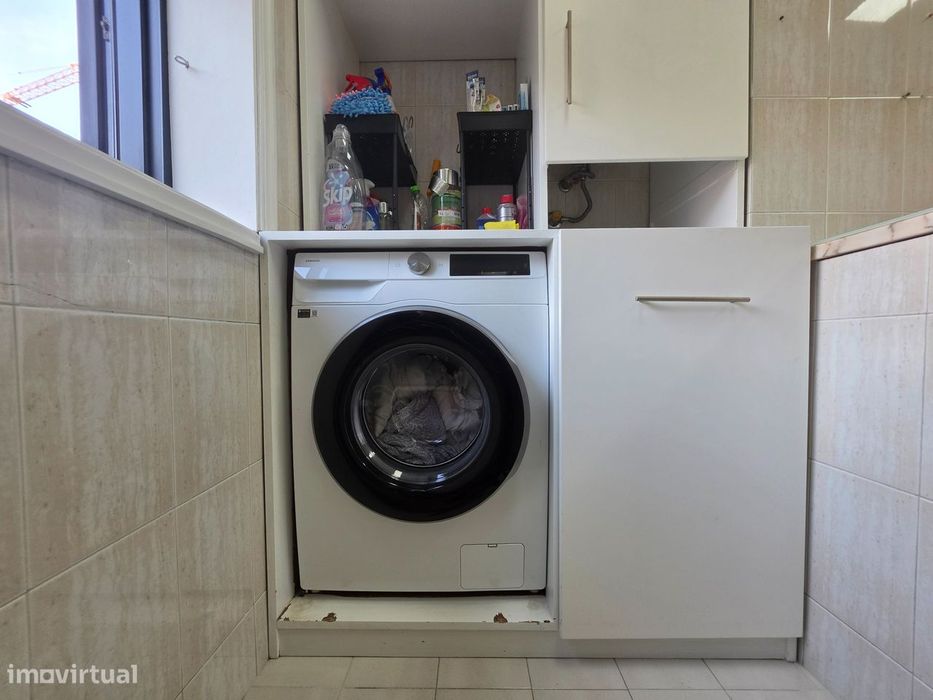 2 Lugares de Garagem - T2 Mobilado junto à Av. da República - Gaia
