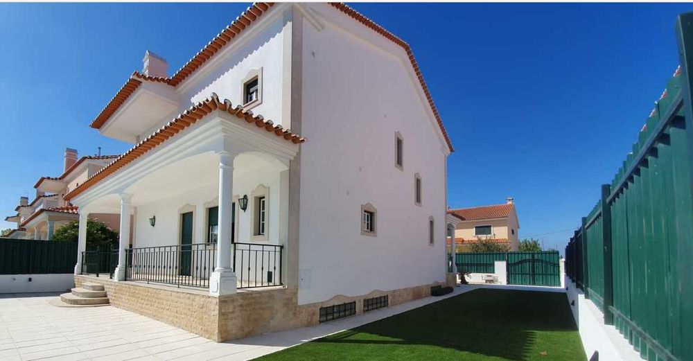 Moradia T4 com piscina e jardim para arrendar – Atalaia, Montijo