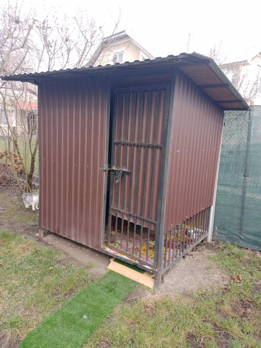 Продам вольєр в дуже хорошому стані,з утепленою будкою