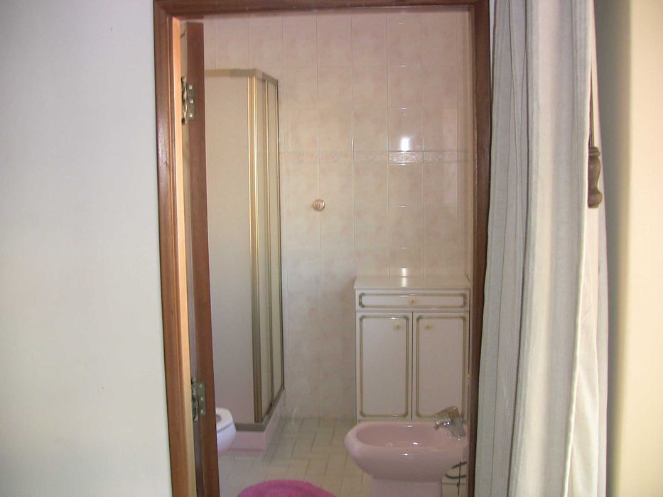 Arrendo quarto Av. Mq de Pombal LEIRIA DESPESAS INCLUIDAS