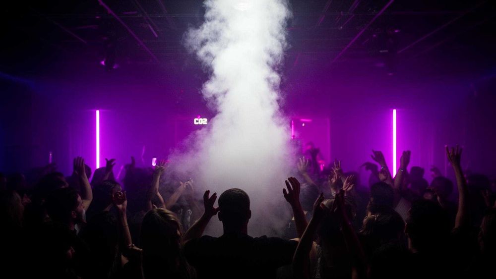 DJ & ANIMAÇÃO DE EVENTOS | Som | LUZ | EFEITOS ESPECIAIS