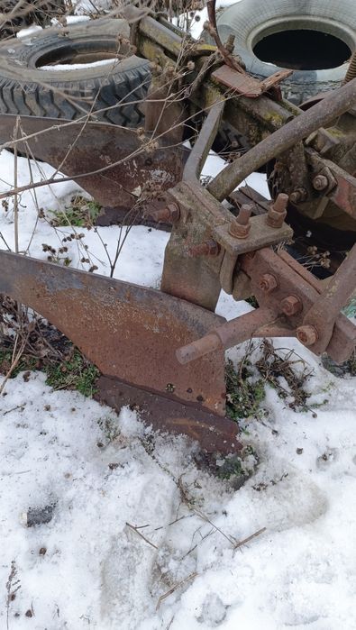 Продам плуг ПЛН 2-35