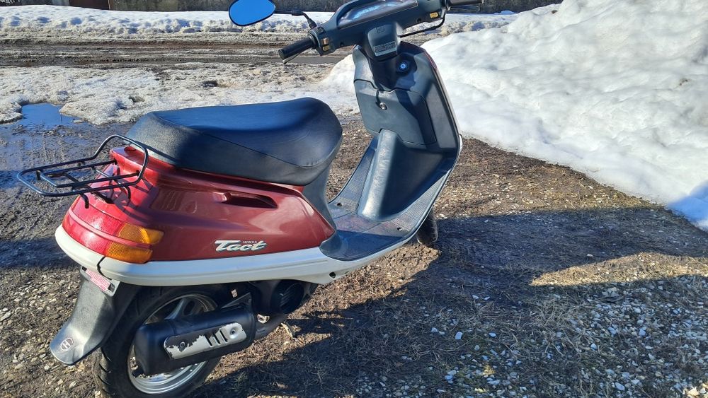 Продам скутер 2т хонда такт 24аф