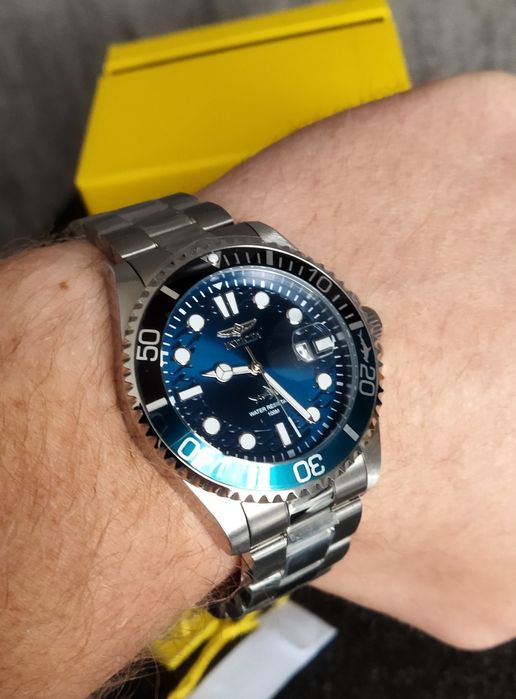 Invicta 30807 43 мм акула - молот