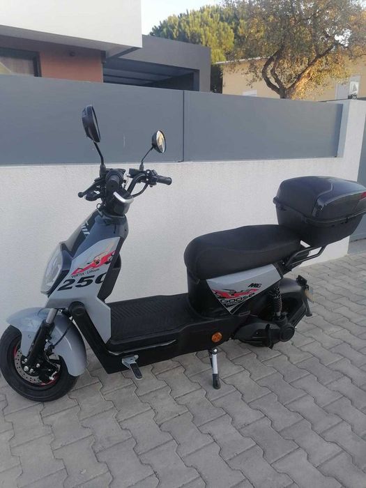 Vendo scooter elétrica