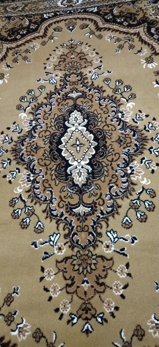 продам килим 2,63х1,90м новий