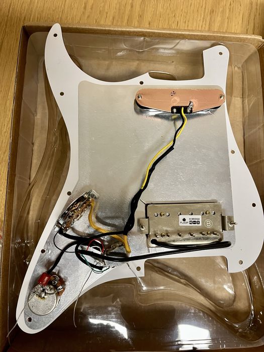 Pickguard Stratocaster Fleor loaded