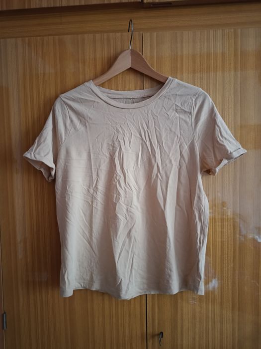 T-shirt damski w kremowym kolorze