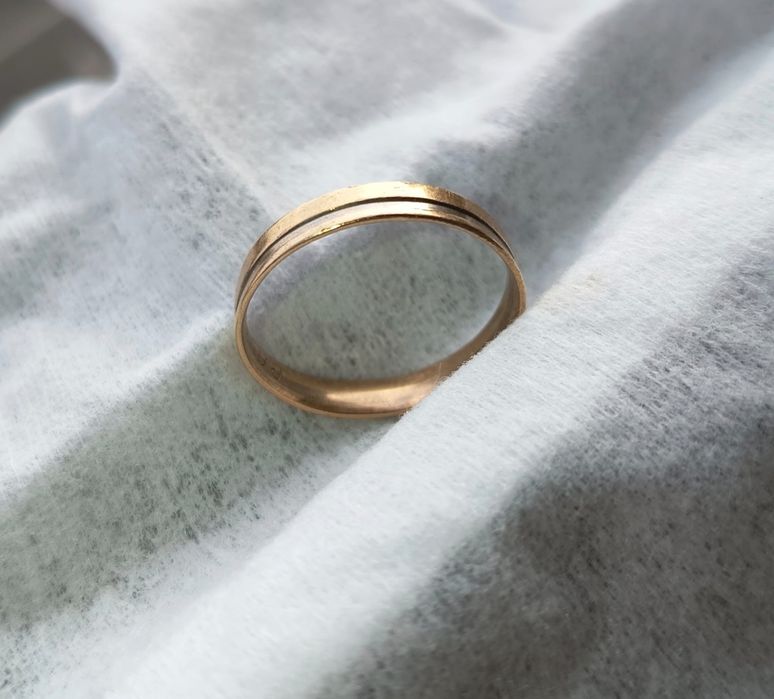 Vende-se Aliança em ouro branco e ouro amarelo 9 kilates