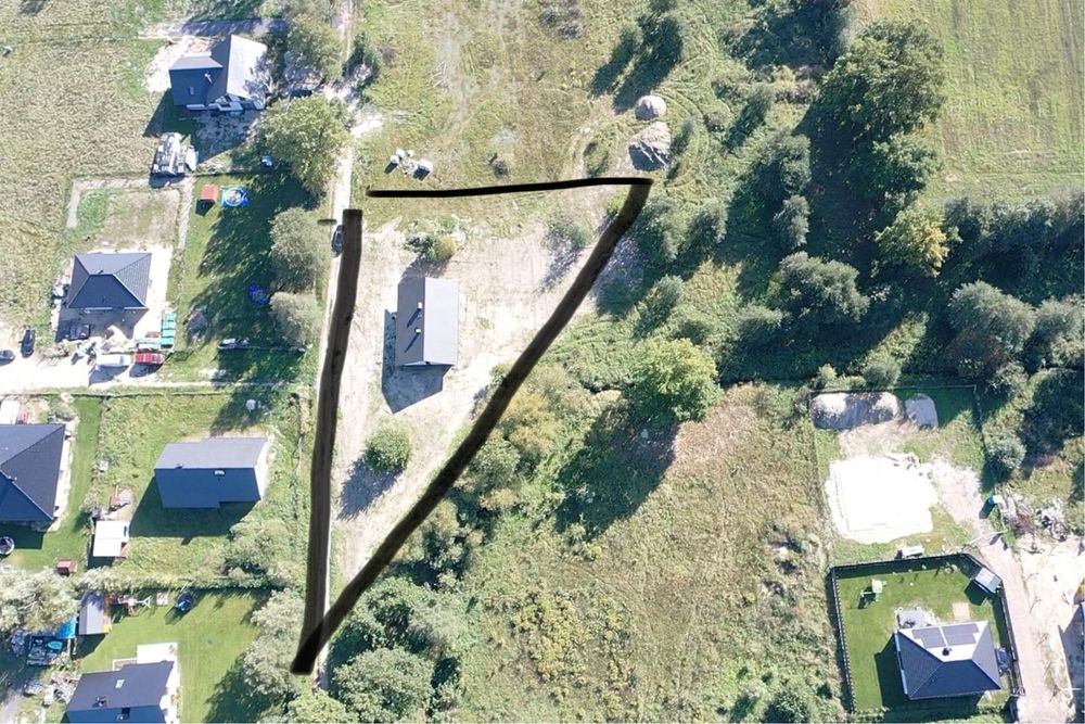 Dom parterowy ,wolnostojący  w Ochli - duża dzialka .