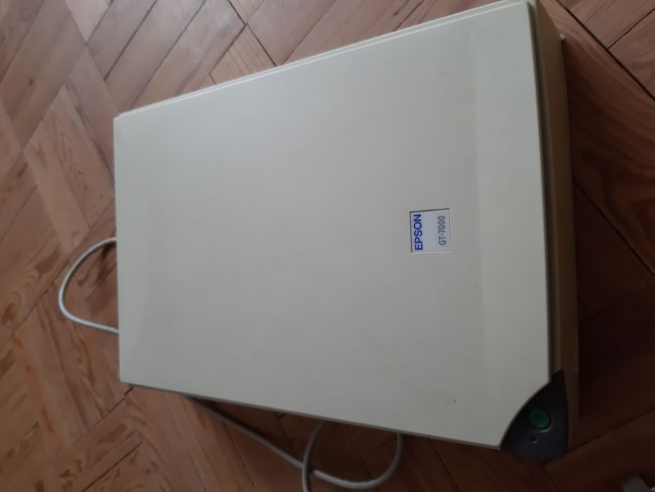 Monitor de PC NOKIA 700 C + teclado (16 polegadas)+cabo VGA+ scanner