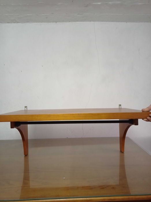 2 Prateleiras para pronto a vestir.