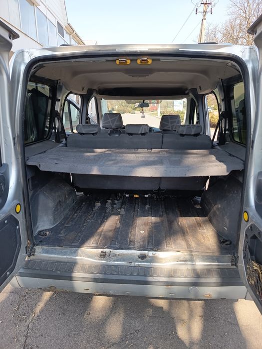 Форд Коннект 2010 пасажир