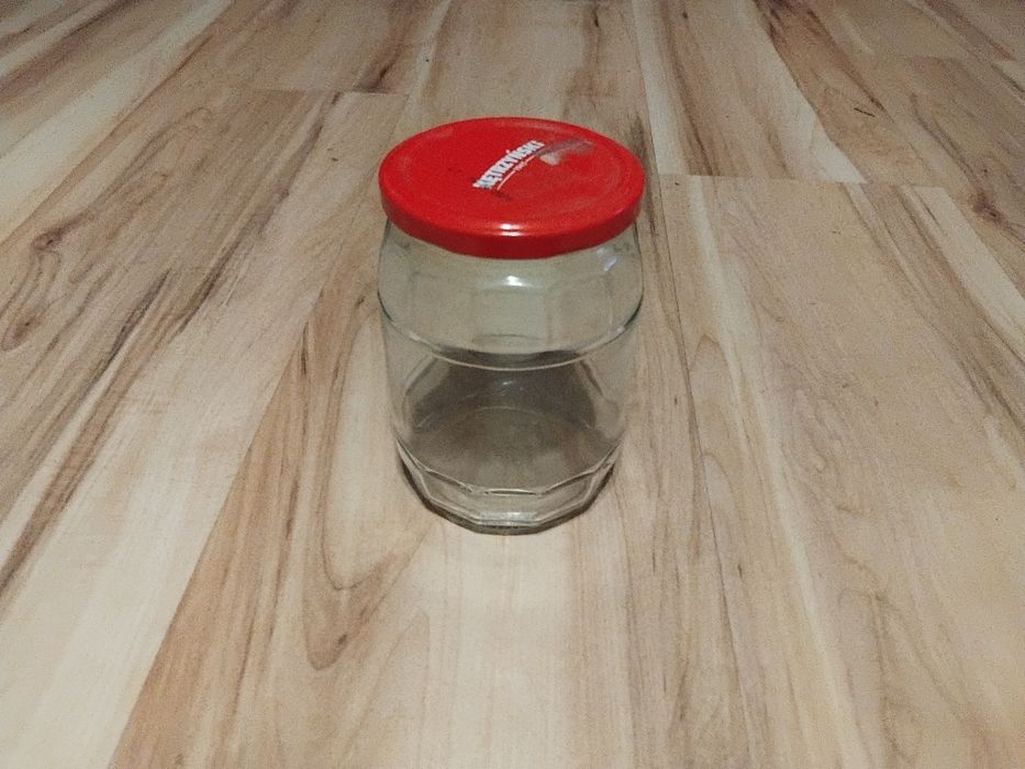 Szklany słoik z pokrywką
