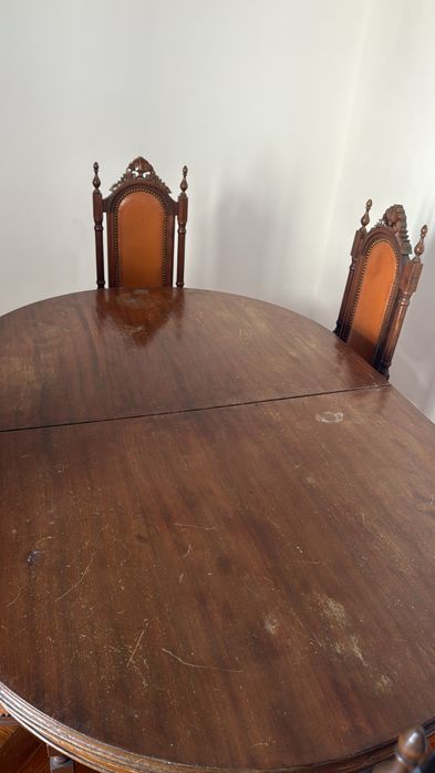 Mesa antiga de madeira
