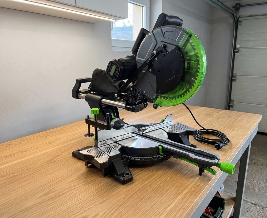 NOWA Piła Ukosowa Z Posuwem 2000w 305mm 60t Laser Do Drewna Cięcie 330mm + Tarcza Widiowa