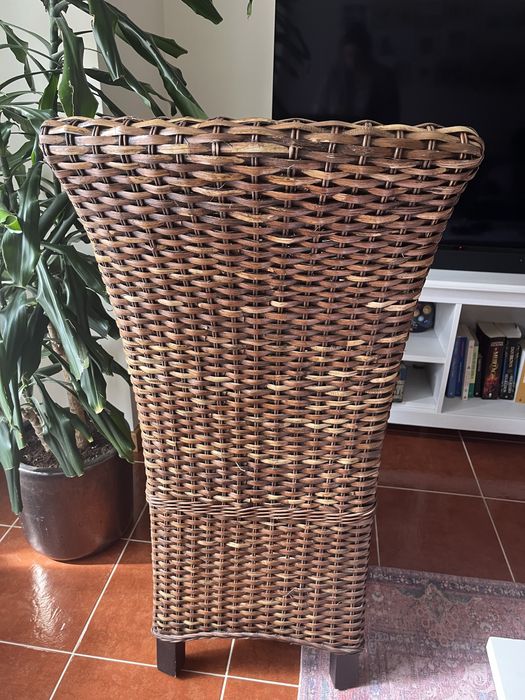 Cadeira de palha verdadeira, para exterior ou interior.