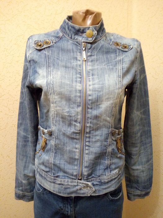 Джинсовая куртка женская. Размер L.