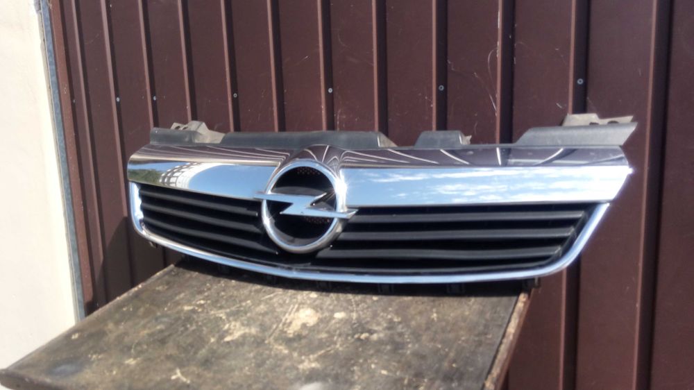 Opel Zafira B Grill Atrapa chłodnicy zderzaka przód