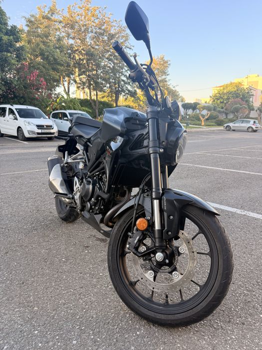 Honda CB300R  mate cafe