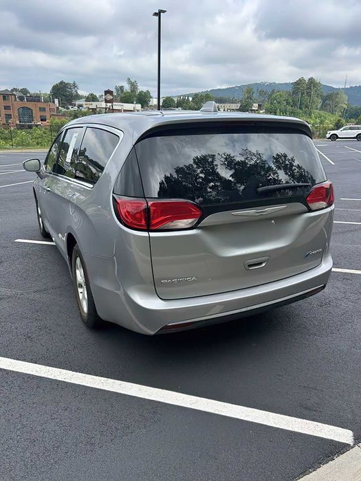 Chrysler Pacifica hyb      2018