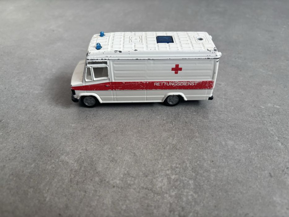 Model Siku Mercedes 809 D Ambulans made in Germany