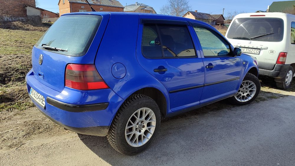 Продам , Фольксваген гольф 1.6 б.