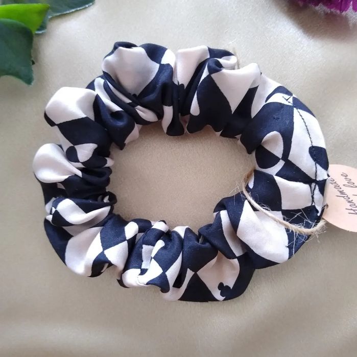 Nowa jedwabna gumka scrunchie