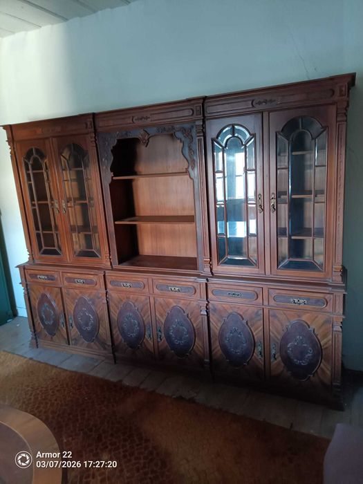 Mobilia de Sala de Jantar em Madeira Maciça