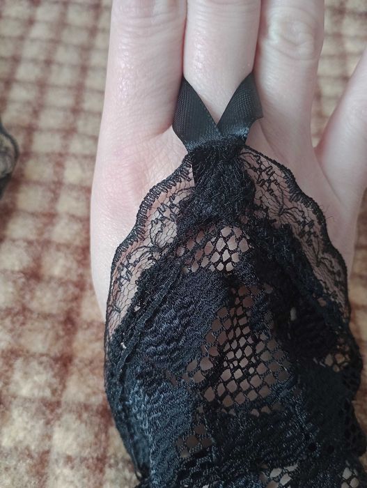 Rękawiczki zakładane na palec  z koronki