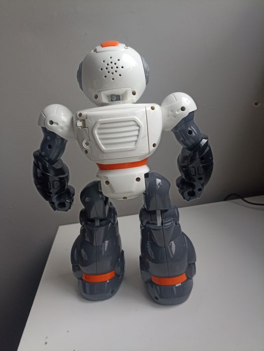 Robot zabawka interaktywna