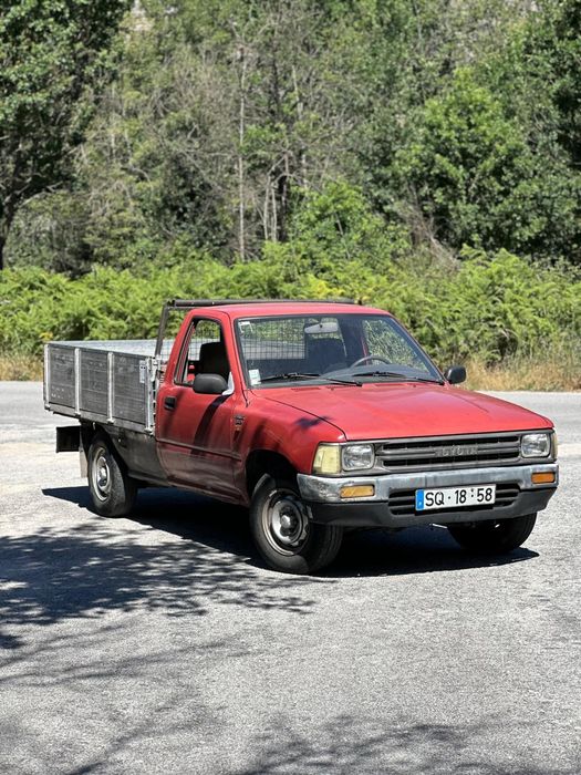 Toyota Hilux 2.4 Caixa Aberta – Muito Fiável