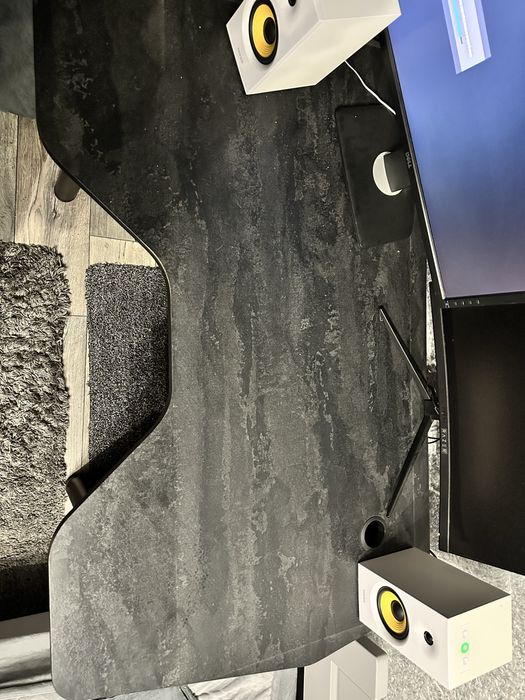 Продам компьютерный стол