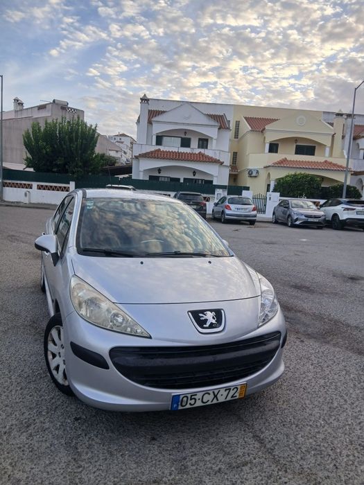 Peugeot 207 1.4 HDi Diesel, económico e em bom estado foto 2