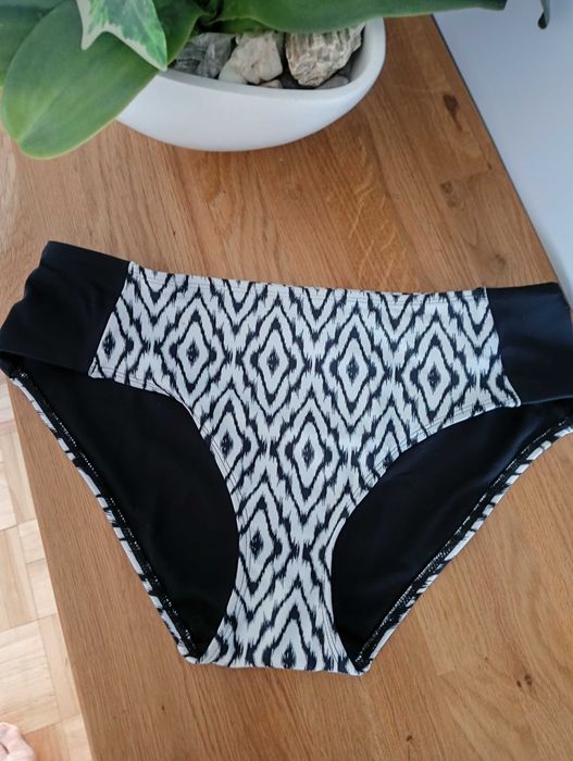 Nowe z metką Damskie majtki do stroju kąpielowego L