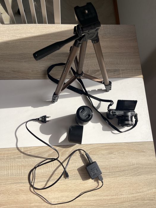 Sony A5100 + mochila + objectiva + tripé