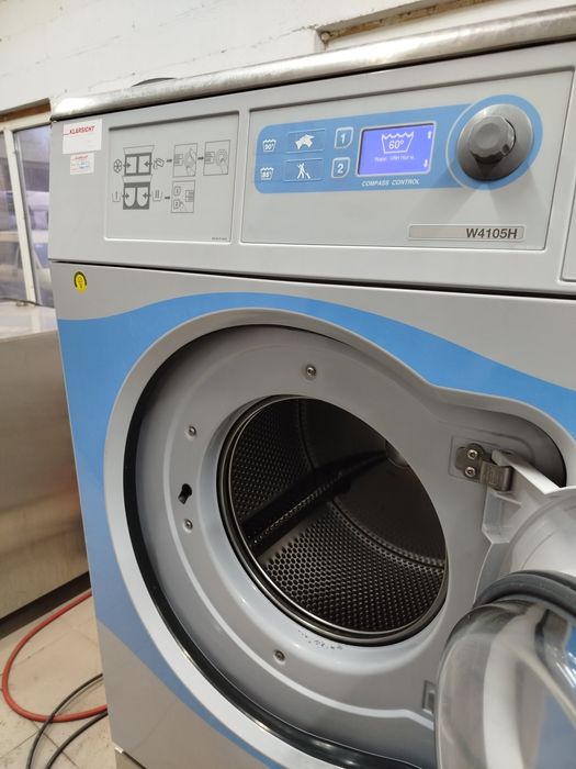 Професійна пральна машина Electrolux W4105H.