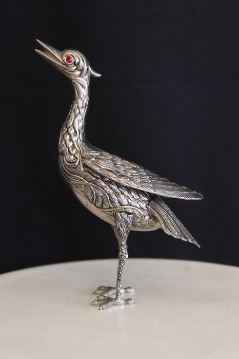 Estatueta vintage de garça ou grou em metal, anos 70.