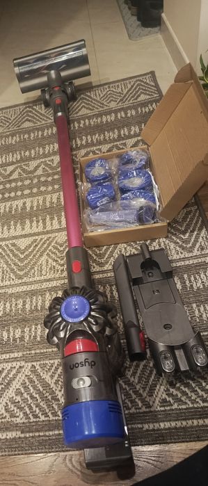 Odkurzacz ręczny Dyson v8