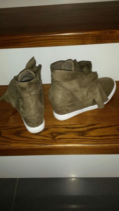 Buty na koturnie