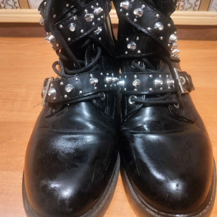 Buty za kostkę z ćwiekami rozmiar 38
