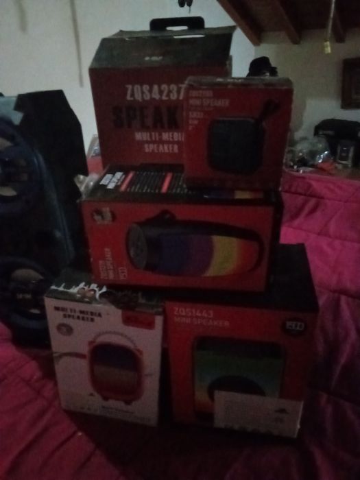 Speakers portáteis MP3 4 5 c bluetooth rádio etc.etc.