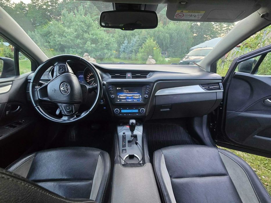 toyota avensis 2016