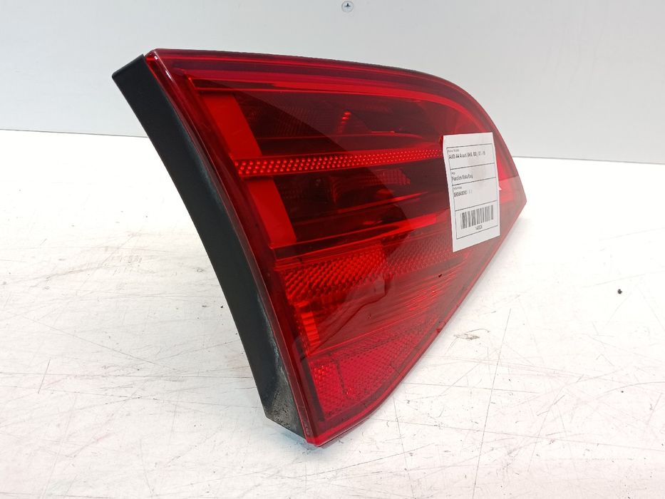 Farolim da mala esquerdo AUDI A4 Avant (8K5, B8)