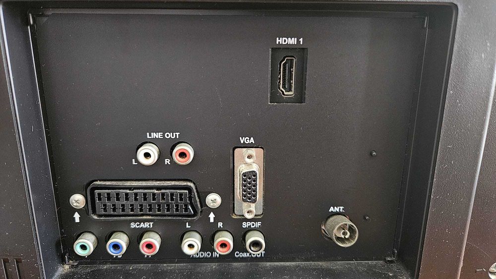 Monitor – TV/PC, Sanyo brand, with built-in DVD player64740288238338123