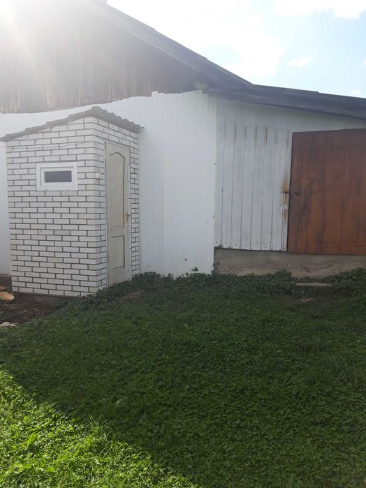 Продається будинок з складськими приміщеннчмиміщеннями