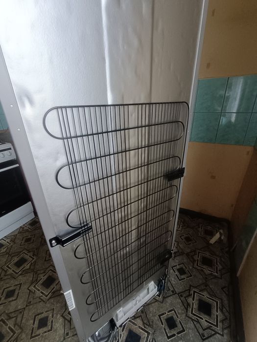 Lodówka Sharp 150 cm  wysokości